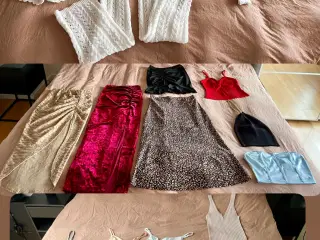 21 stk tøj str S. Tag det hele for 500 kr + fragt.