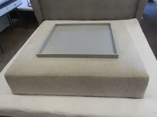 Puf MINOTTI med Dekorationsbakke