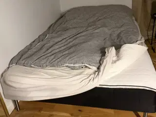 Boxmadras seng sælges