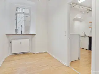 Flot lejemål på Torvet/Korsgade i centrum – butik, restaurant, bank etc.