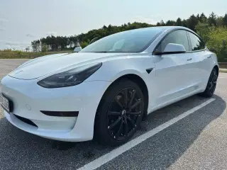 Tesla Model 3  RWD