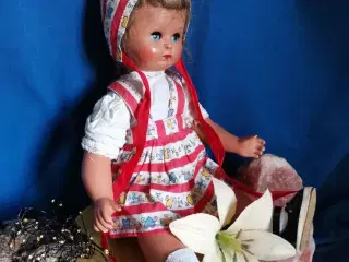 Walking doll.. Gammel dukke