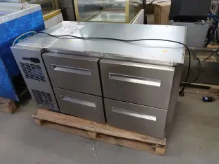 Professionelt køleskab med fire skuffer og en bordplade i rustfrit stål ZANUSSI