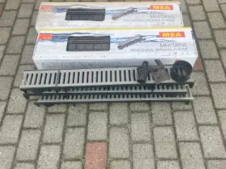 MEA Drive afvandingsdræn med metalrist 9 meter 