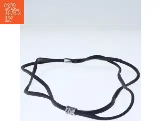 Sort læder armbånd med sølvcharm (str. 60 cm)