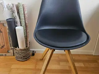Spisebordsstole i sort med træben