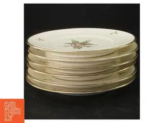 Porcelænstallerkener med blomstermotiv fra B&G