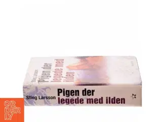 Pigen Der Legede Med Ilden af Larsson, Stieg (Bog)