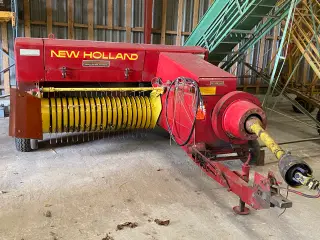 New Holland presser 276 med ballevogn 