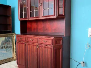Dækketøjsskab, vitrine