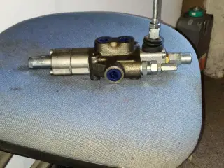 Hydraulikventil til f.eks. brændekløver