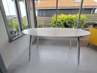 Flot hvidt spisebord