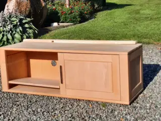 Væghængt tv møbel 