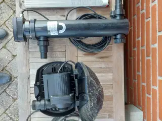 Pumpe og UV Filter