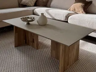 Unikt sofabord i marmorlook klinke med egetræsben