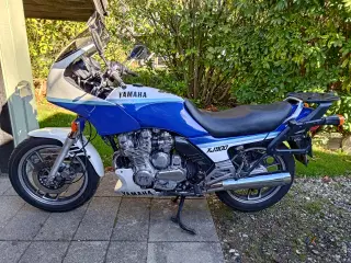 KØBES: Yamaha XJ 900 F. 