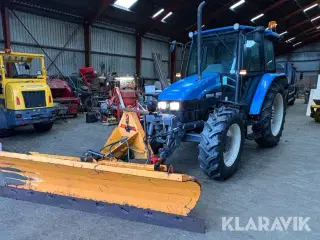Traktor New Holland 4835