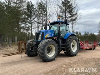 Traktor New Holland T8050 med släp