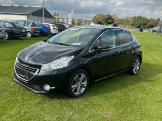 Peugeot 208 1,2 VTi Allure Sky