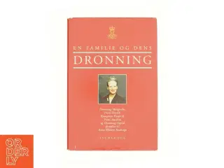 En familie og dens dronning af Anne Wolden-Ræthinge (Bog)
