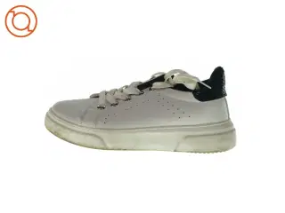 Sneakers (str. 39)