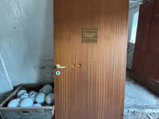 Dør i træ