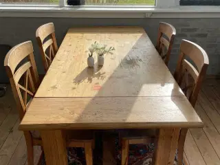 Træbord inkl. 6 stole