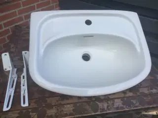 Håndvask med vægbeslag 