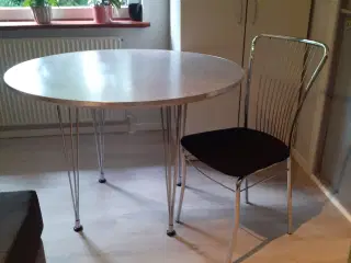 Bord og 4 stole