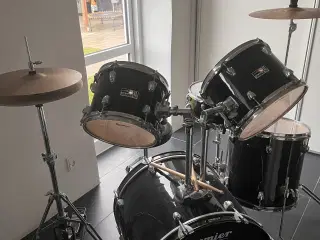 Trommesæt med skammel 