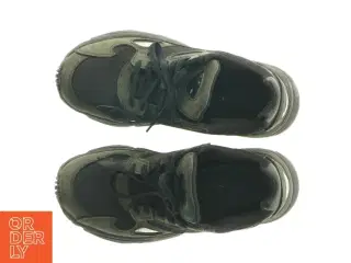 Sorte sneakers fra Adidas (str. 38,5)