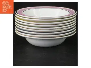 Porcelænstallerkner med historiske motiver fra Arabia (str. 17 cm)