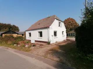 EFH 143 qm+ 100 qm Halle, mod. top Lage 7870 Rösle