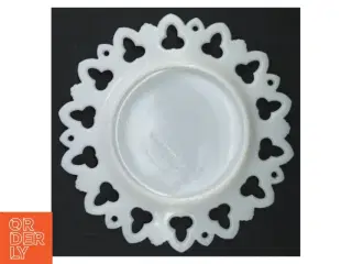 Hvid porcelænsfad med blonder