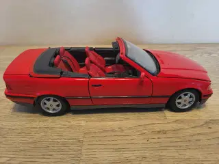 Modelbil, BMW 325i Cabriolet 1993.  Skala 1/18.