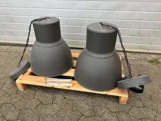 2 stk industrilamper med pærer