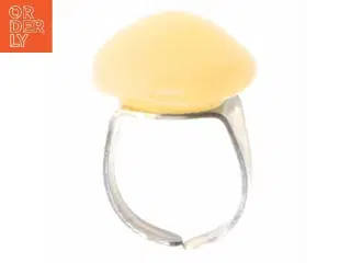 Rings med gul sten (str. Ø 51 mm)