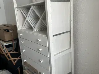 Hvis reol med indsats til vin 