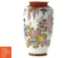 Dekoreret porcelænsvase (str. 12,5 x 7,5 cm)