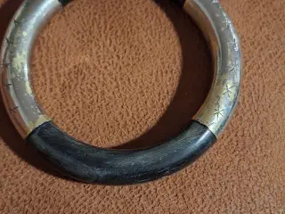 Armring i sort træ 