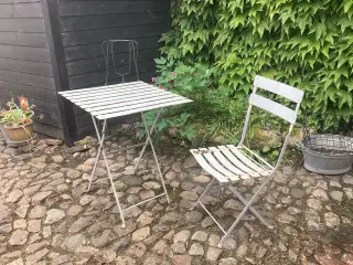Cafesæt, altansæt bord og en stol