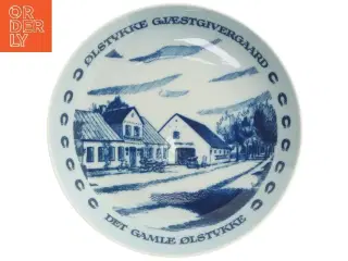 Årsplatte Ølstykke Kro 1981 fra Lige Porcelain Denmark (str. Ø 19,5 cm)