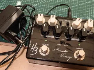 Harley Benton Acoustic Preamp m. strømadaptor. 