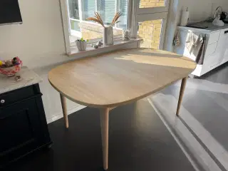 Spisebord massiv eg