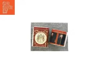 To tedåser - ca. 10 cm i diameter