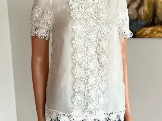 Blonde Bluse