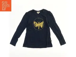 Langærmet blå bluse med tryk fra Pomp de Lux (str. 140)