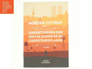 Argentineren der kom sejlende på en cedertræsplanke : roman af Morten Vittrup (f. 1983) (Bog)
