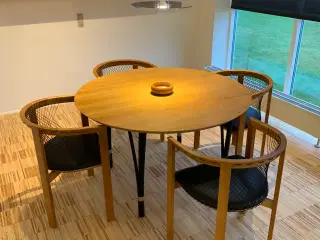 6 stole og et spisebord Tranekær Furniture