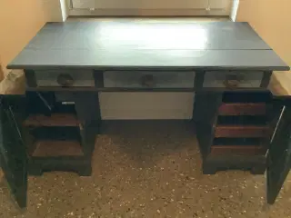 Skrivebord / Kommode